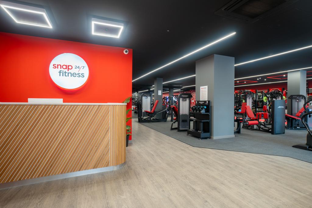 Addlestone Snap Fitness 24/7 reception area ready to welcome users to the gym